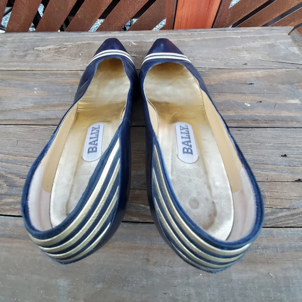 Vintage Bally 80s women's pump heels. Size 7  M. Italy. Nautical/Navy/Go…